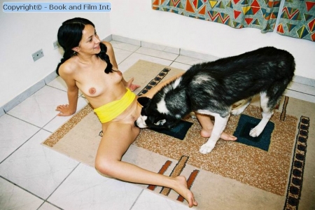Зоо порно фото пес вдул нежной зоофилке