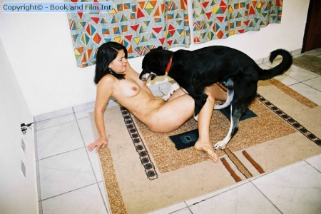 Зоо порно фото пес вдул нежной зоофилке