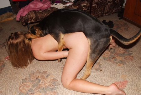 Развратная русская девушка встала рачком и порется с крупным песиком онлайн зоо порно фотоснимки