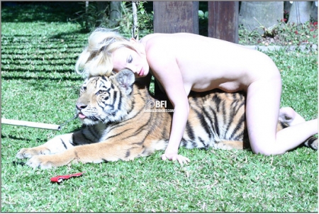Интересные возбуждающие zoo porn фотоснимки с тигром
