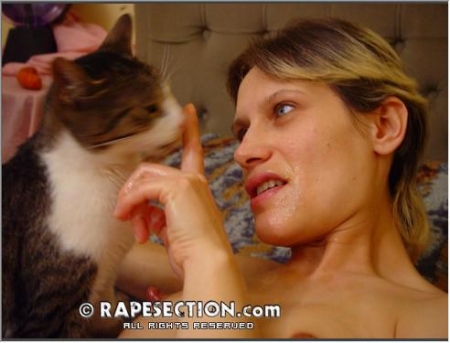 Женщина спаривается с молодой кошечкой зоофилия porn photo минет