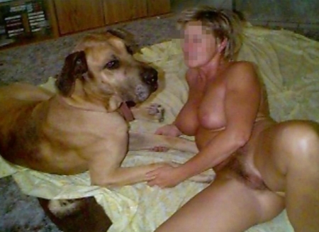 Пухленькая зрелка трахается со своим песиком онлайн зоопорно фото секс с собакой