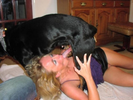 Толстожопая блядища отдается собаке на зоо порно онлайн фото