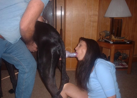 Девка с парнем устроили секс с собакой и балдеют от ебли с животным-порно фото зоо